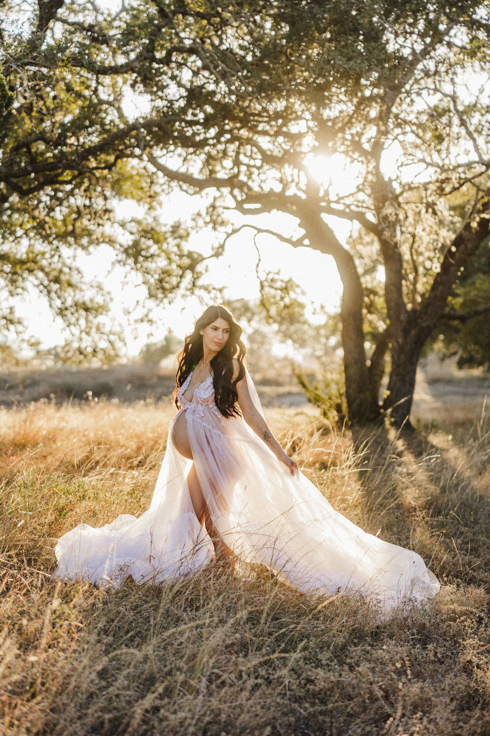 maternity-session-in-tall-grass