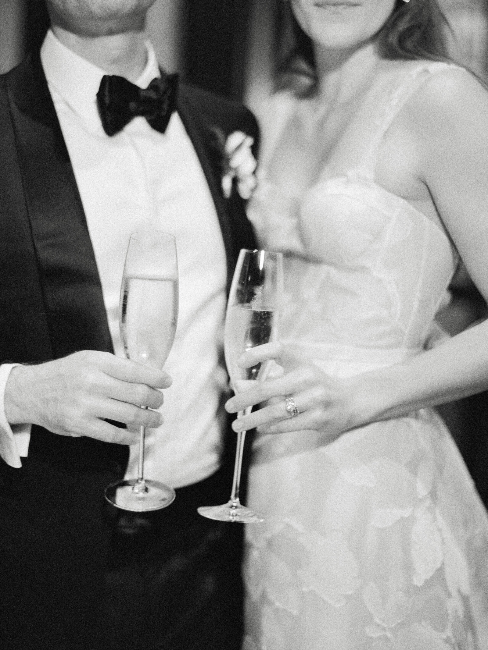 french-champagne-toast