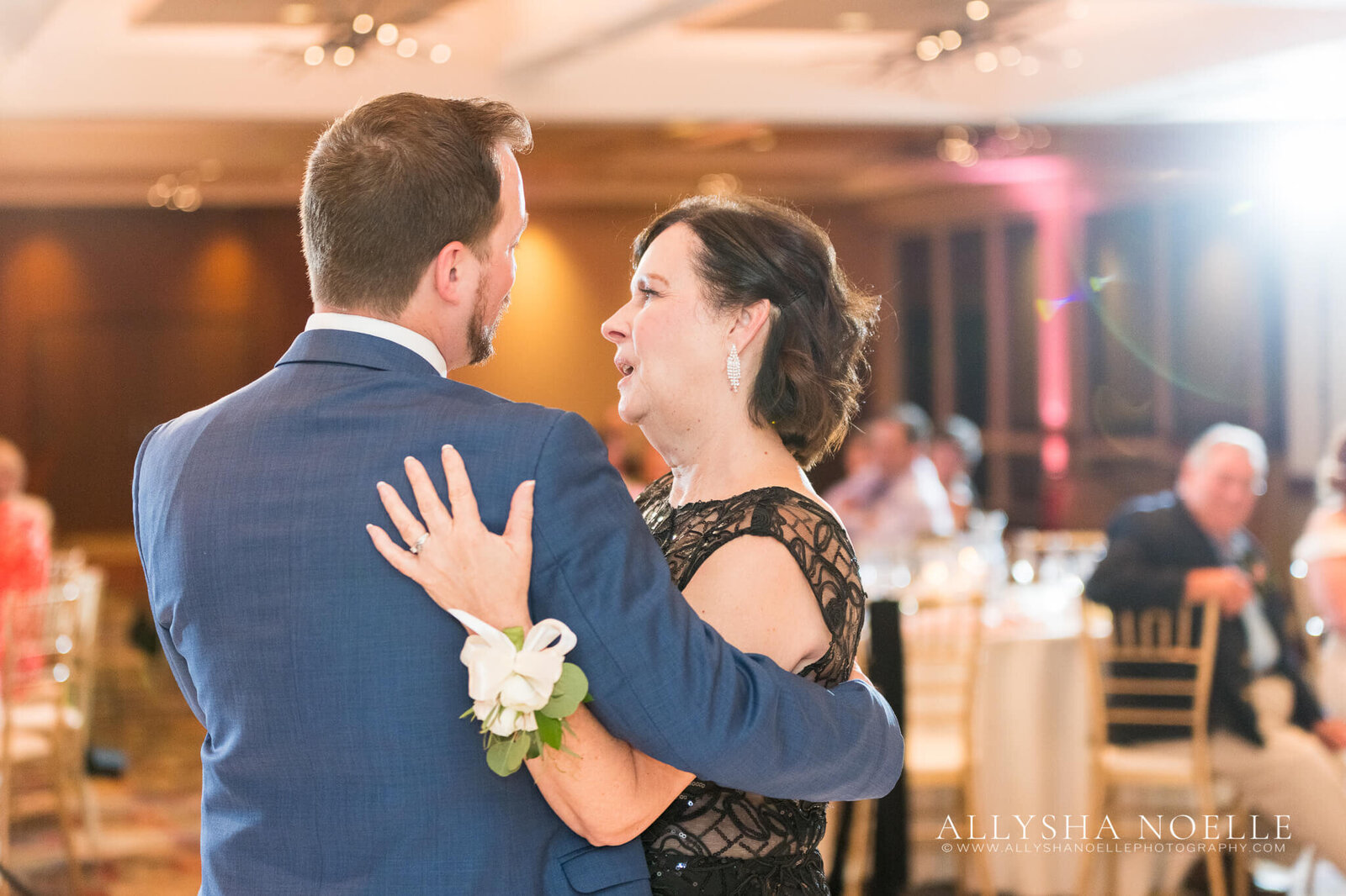 Wedding-at-River-Club-of-Mequon-875