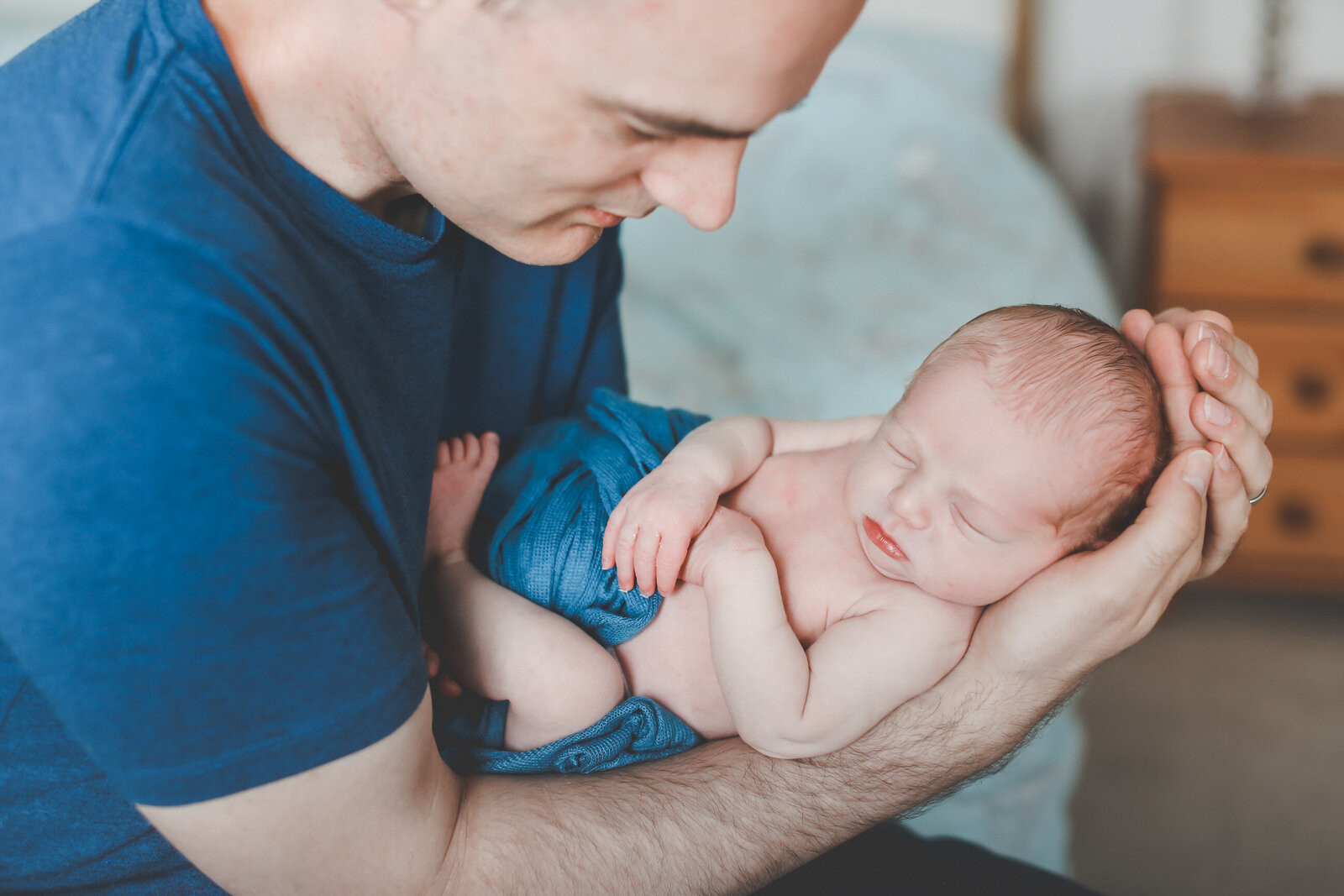 NB-EXTRA-NEWBORN-BABY-IN-DADS-ARMS-0005