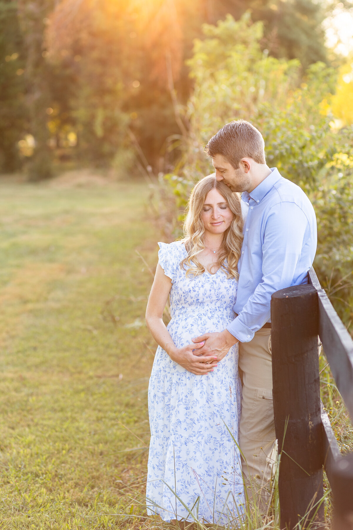 outdoor-maternity-photography-session-golden-hour-Lexington-KY-photographer-5