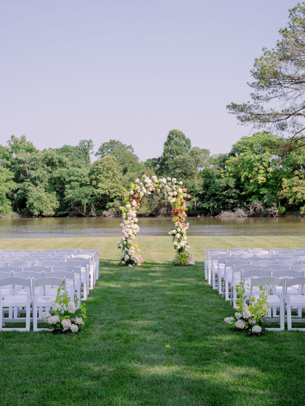 31Kate Campbell Floral The Oaks waterfront summer wedding by Julie Livingston photo