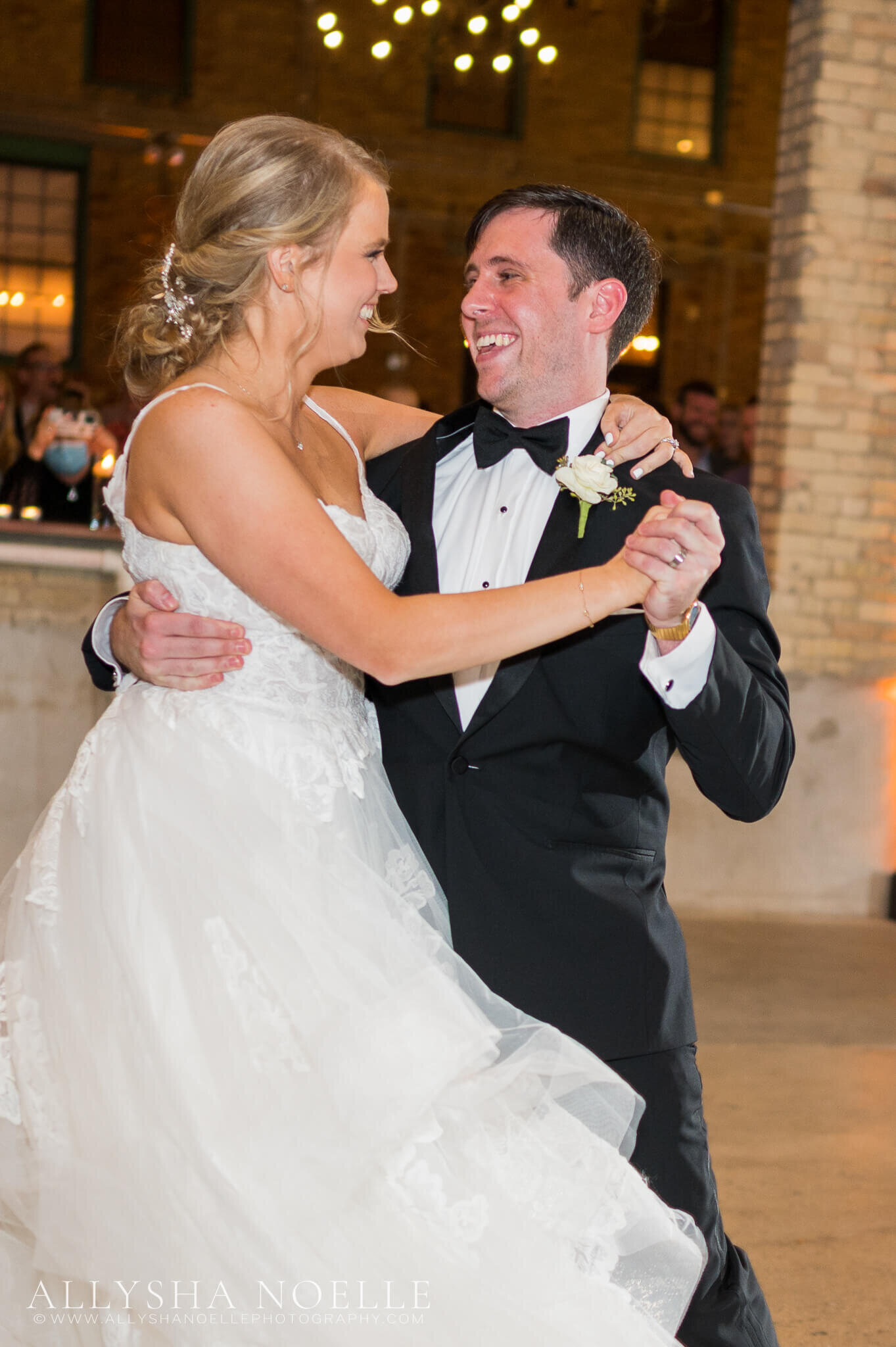 Wedding-at-The-Factory-on-Barclay-in-Milwaukee-1058
