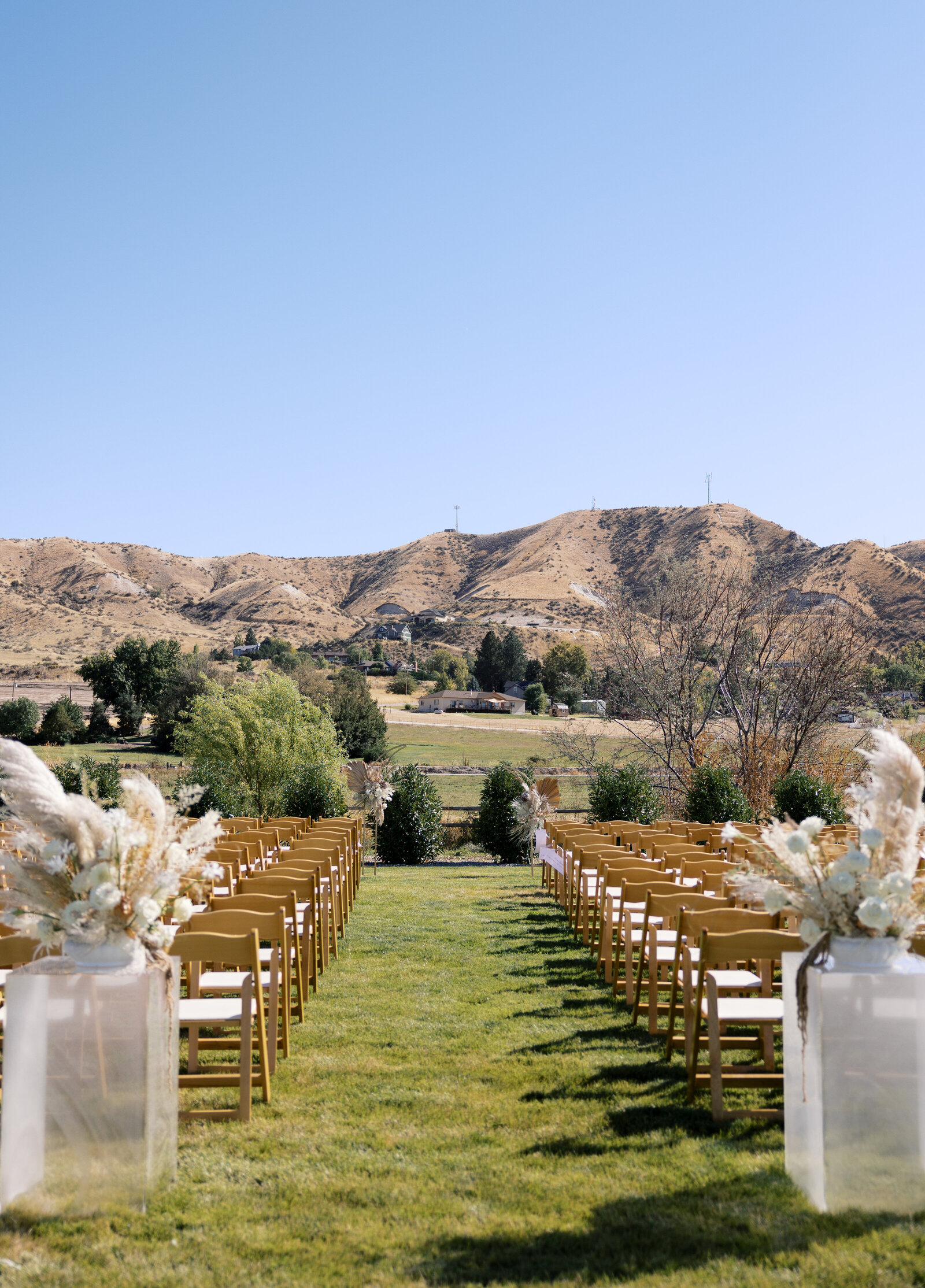 september-wedding-emmett-idaho-autumn-summer-black-tie-kayla-lucio-photo-castaneda-details-48