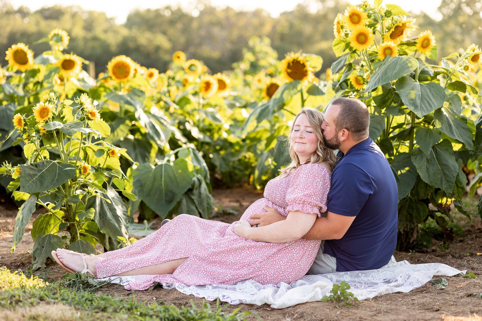 Outdoor-maternity-photography-sunflower-field-Georgetown-KY-photographer-5