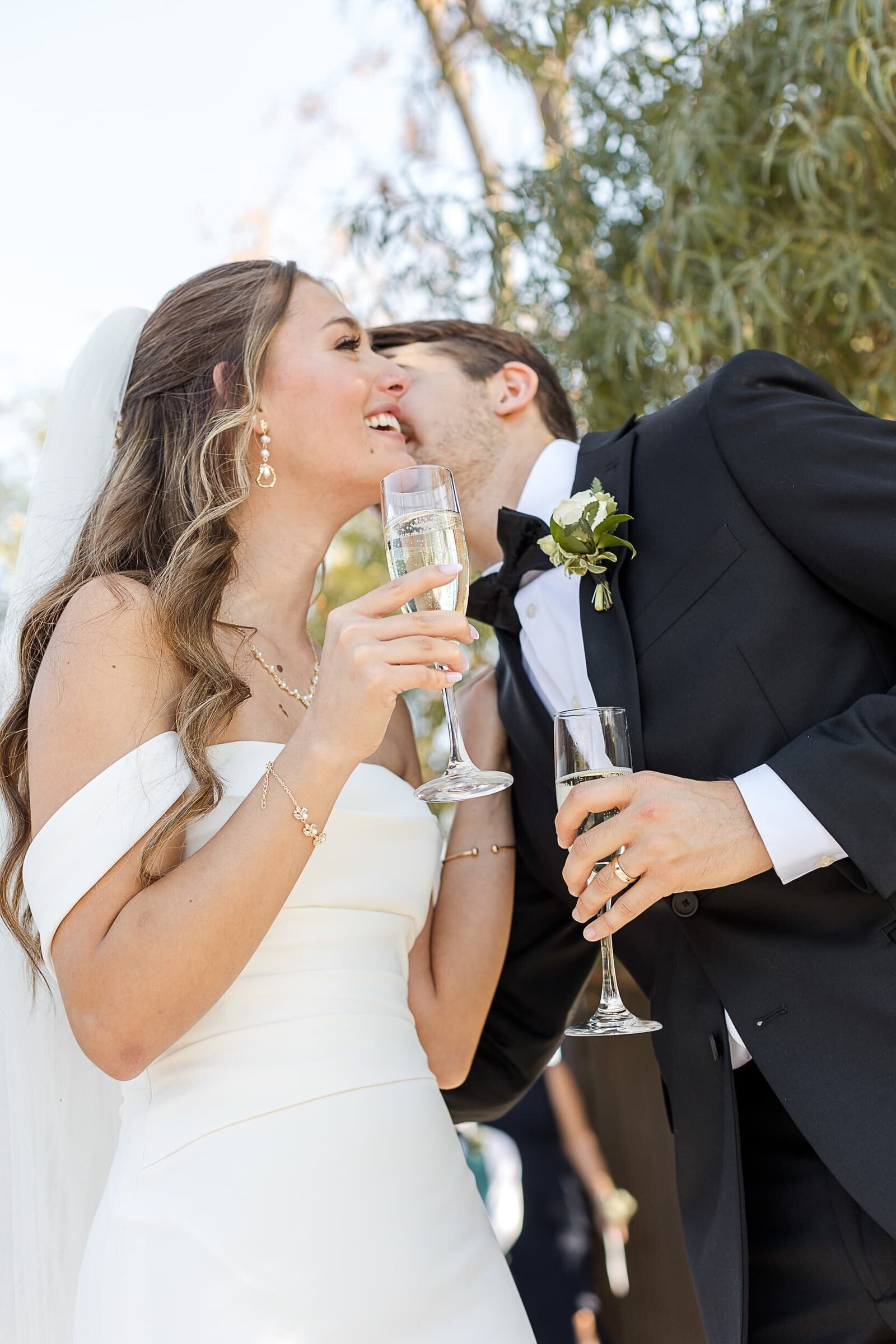 Phoenix-Wedding-Photographer-and-Videographer-Venue-at-the-Grove-WoodWed-1193