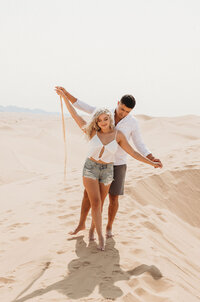 melissa-fe-chapman-photography-glamis-sand-dunes-couple
