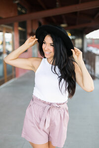Kacie-Showit-Website-Template-Elizabeth-McCravy-Shop-headshot34