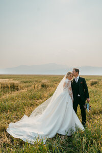 presley-gray-photo-Deerlodge-rustic-western-Montana-wedding-4240