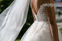 Brautkleid details am Rücken  bei eine Hochzeit in Hotel Asam nahe Passau
