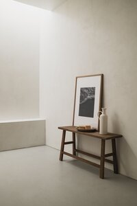 kaboompics_wooden-rustic-bench-and-stool-elegance-in-interior-photography-35024