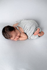 Baby-poses-Newborn-Session