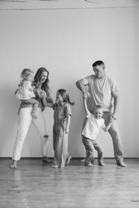 Parents dance with their three kids in mini photography sessions in Minnesota