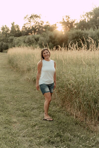 a photo of a family photographer in a park in Union, County NJ