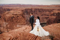 This couple eloped in the winter at Horseshoe Bend.