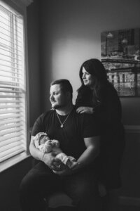  Pittsburgh newborn photographer capturing authentic lifestyle family photography during Pennsylvania outdoor session with documentary family portraits.