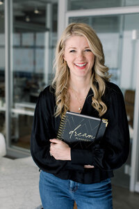 Polly Payne from Horacio Printing smiling with blonde hair and pink shirt