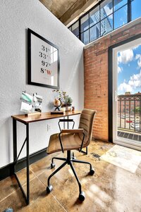 Workspace and amazing Internet in this two-bedroom, two-bathroom vacation rental condo in the historic Behrens building in downtown Waco, TX just blocks from the Silos, Baylor University, and Spice Street.