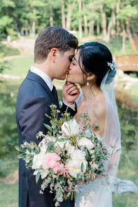 Modern Bride and Groom Pittsburgh Wedding