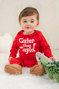 six months baby boy sitting photography