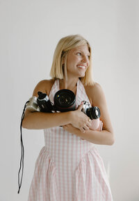 Indianapolis wedding photographer holding camera

