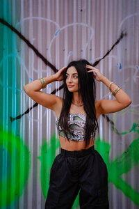 urban-senior-photoshoot-graffiti-wall-fort-worth