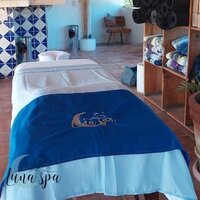 Luna Spa’s professional massage table prepared for in-home therapy in Sayulita, offering a serene and comfortable wellness experience.