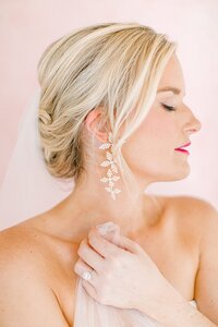 Woodbine Mansion wedding bridal photos by Allison Jeffers Photography in Round Rock Texas_0059