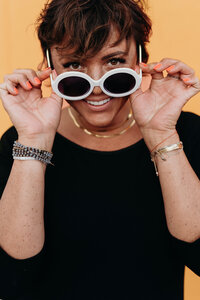 Spirituality + Mindset Coach for the LIVE BIG Collective, Natalie Lofthouse posing confidently with sunglasses on 