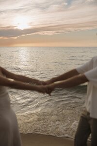 couple holding hands lake michigan photoshoot