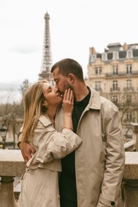 engaged couple in tennessee kissing