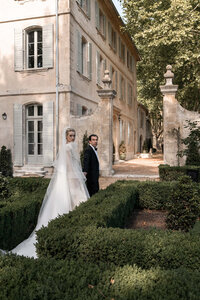 couple with the view with Gordes