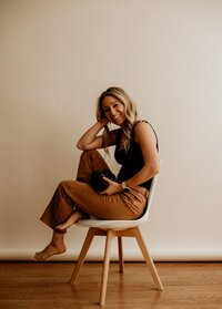 wedding photographer branding photos in a studio