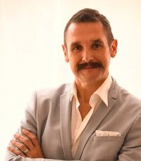 Briam offers executive coaching and personal growth workshops, combining business insights with spiritual development in San Miguel de Allende.