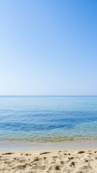 clear blue waves on a beach