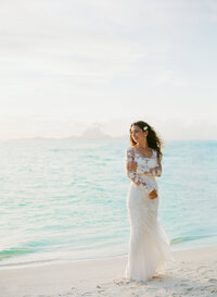 Bridal-portrait-on-beach-Tahaa-Island-Resort-18