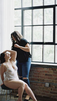alex helping client with boudoir poses