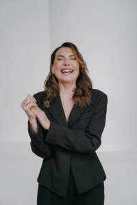 Marjena aan het lachen