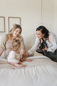 a-photo-of-nashville-family-photographer-dolly-delong-photography-working-with-a-young-family-for-their-family-photos-dolly-is-helping-the-little-one-smile-for-the-camera
