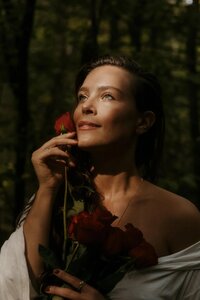 Nisha Moodley, devotional leadership coach, calls Oracle Business Witch and spiritual coach Rachael Maddox masterful, saying her guidance creates lasting transformation in life and work.