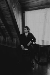 Groom in the Green Room | Tori Stanton Photo