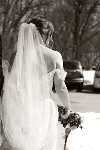 milwaukee wisconsin bride in intimate wedding