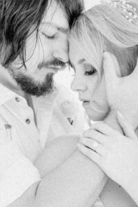 Texas wedding photographers cuddling