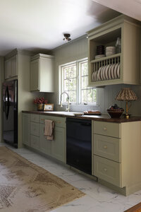 Budget friendly country cottage kitchen makeover by Nadine Stay