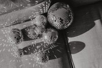 kaboompics_new-years-eve-party-mess-confetti-disco-balls-29359