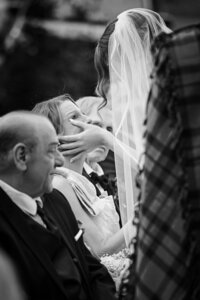 lake club ohio youngstown wedding moment candid photography