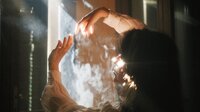menü fotografie light soul woman spirituelle frau nebel in licht
