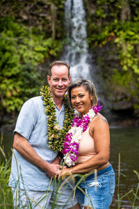 hawaii couple photography with custom leis by Hawaii Adventure Portraits