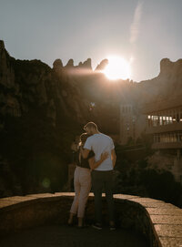 couple kissing in Spain with a view of the mountains