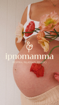 Pregnancy belly fith wildflowers, ipnomamma logo on overlay
